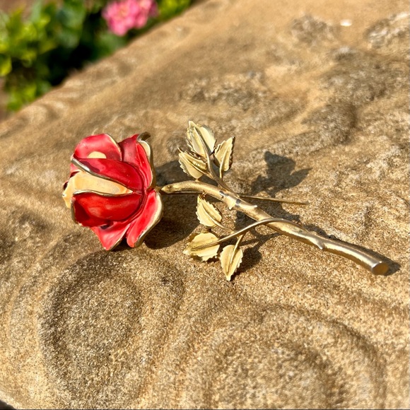 Vintage Red Rose Gold Pin brooch - Picture 2 of 13